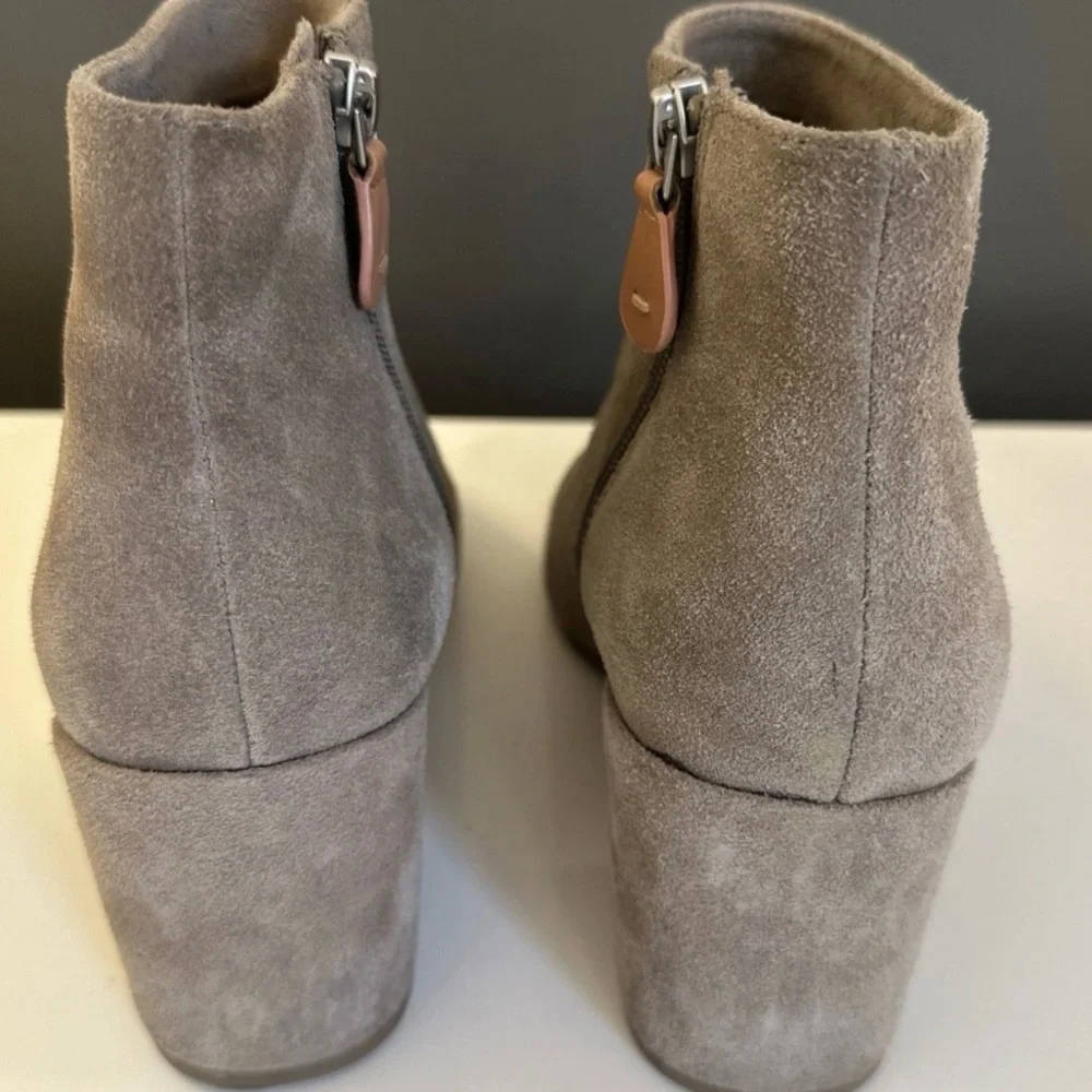 Gentle Souls Blaise Beige Tan Suede Ankle Boots Bootie Block Heel Size 9 EUC